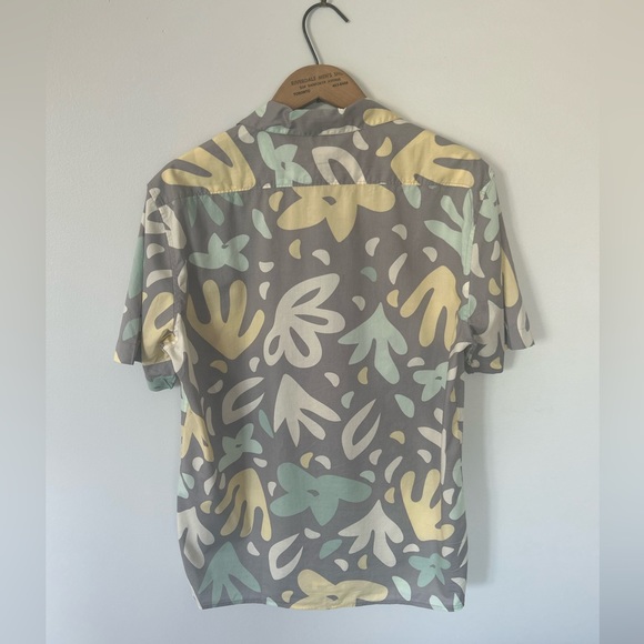 Resort shirt with abstract design - Picture 2 of 4